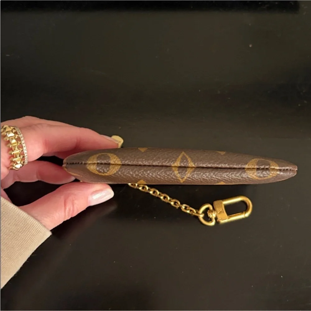 Louis Vuitton Monogram Canvas Key Pouch - Picture 4 of 12